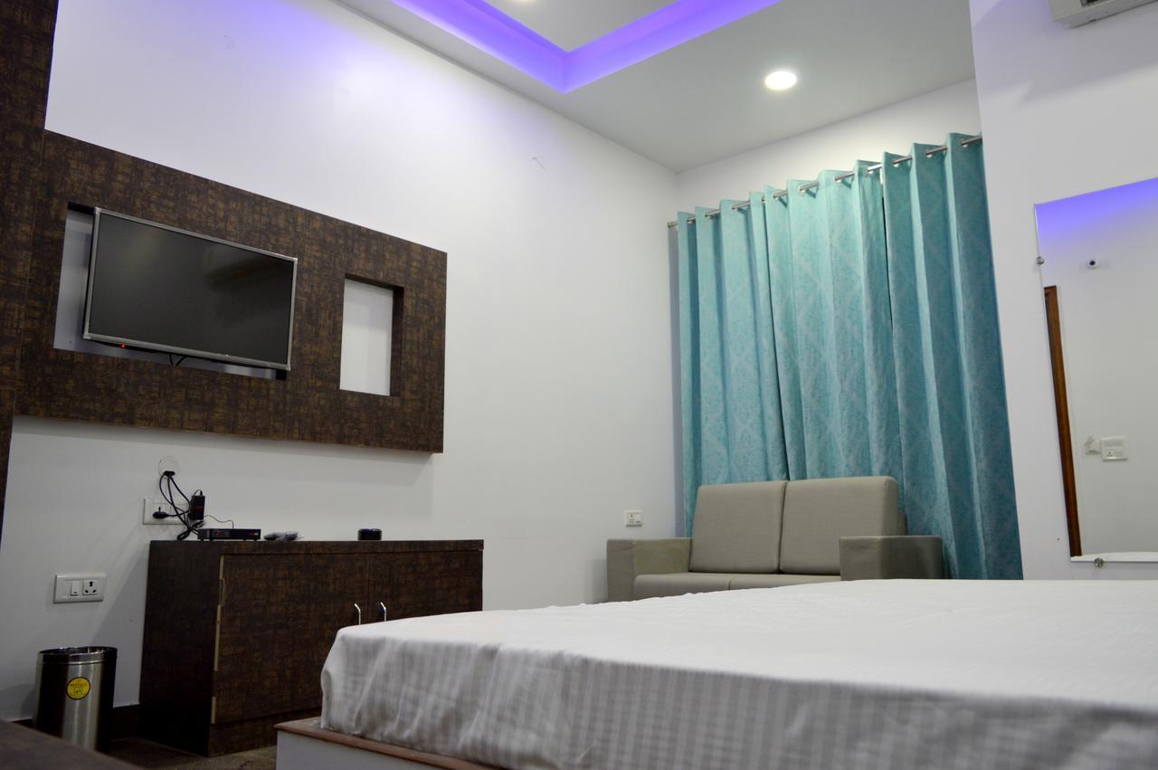 غازي أباد Hotel Taru Inn المظهر الخارجي الصورة