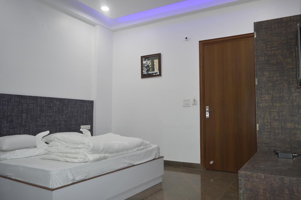 غازي أباد Hotel Taru Inn المظهر الخارجي الصورة