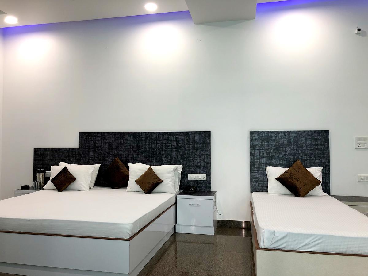 غازي أباد Hotel Taru Inn المظهر الخارجي الصورة